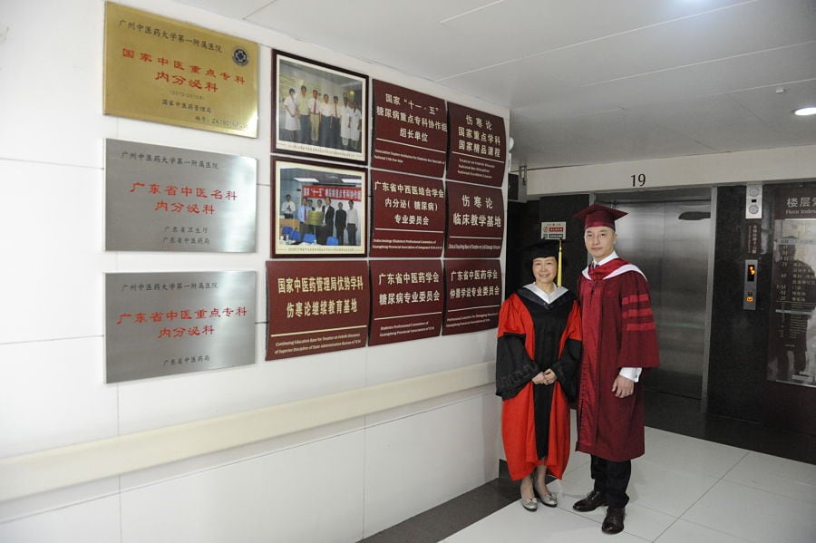 Professor Li Sai Mei and Dr Ling inside GZUCM